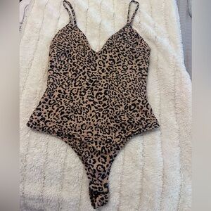 Lulus Leopard Print Bodysuit Small | Brown Black V-Neck Stretch Snap Bottom
